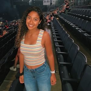 Meet your Posher, Leandra